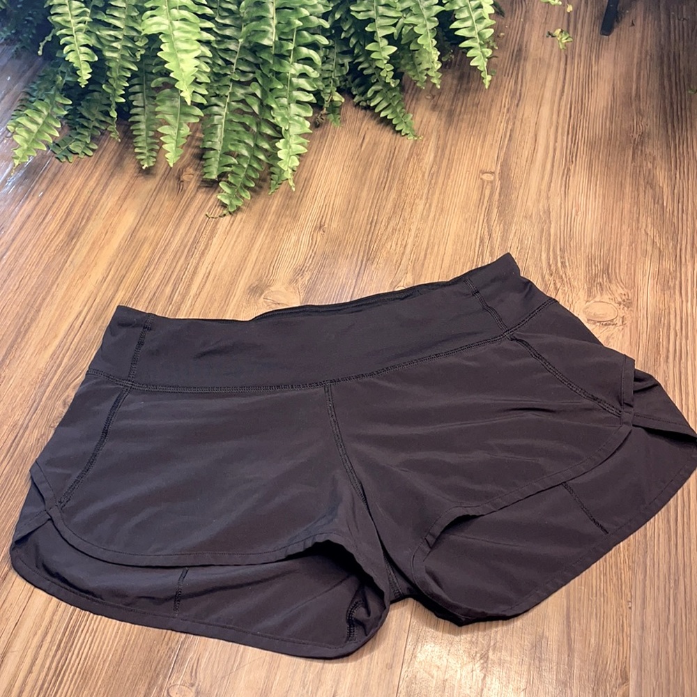 Lululemon “Speed Up High Rise Lined Short” in Black and Size 8.